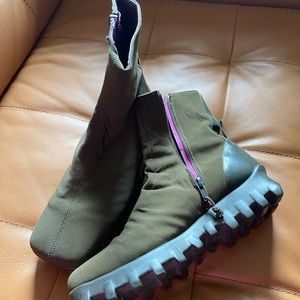 Donald J Pilner Dillards Olive Green Ankle Boots 7.5